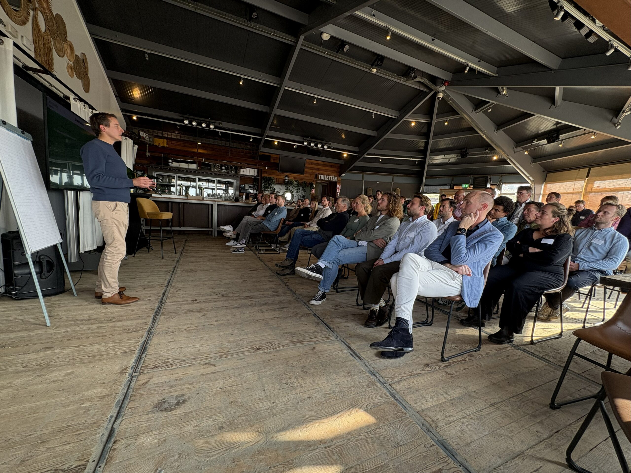 Leiderschap in transitie: een inspirerende netwerkmiddag op het strand