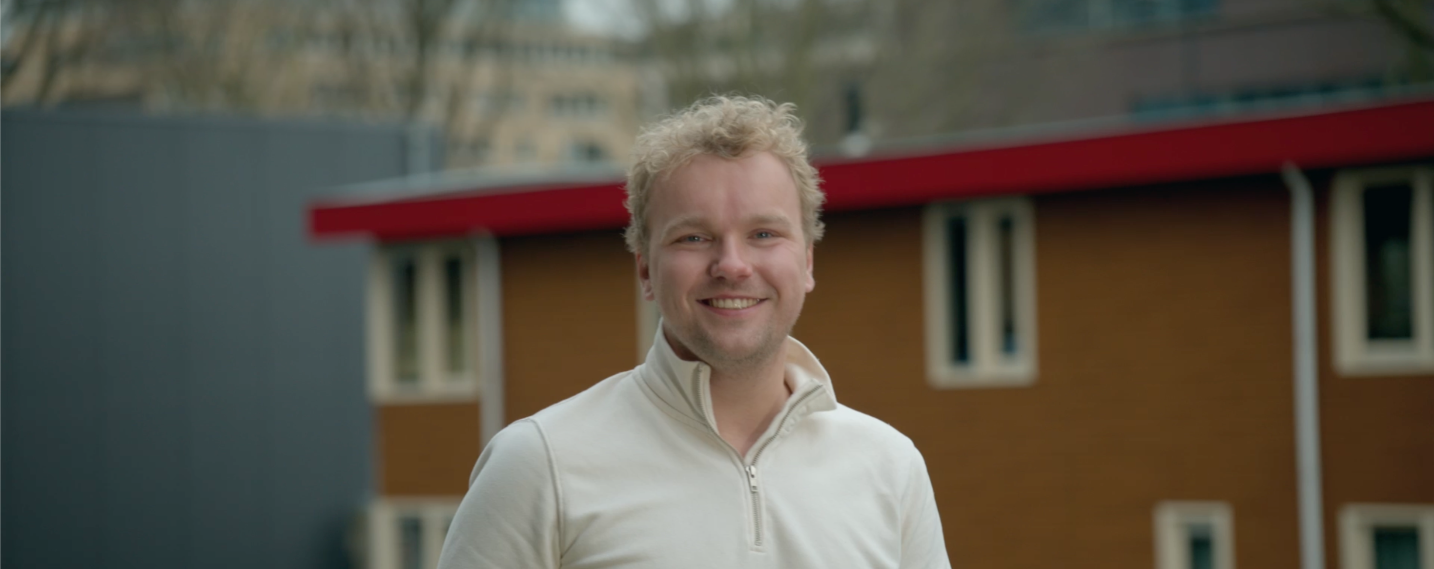 De mens centraal is geen belofte, maar een keuze: Hoe Daan Lammers de kracht van verbinding ervaart bij phbm